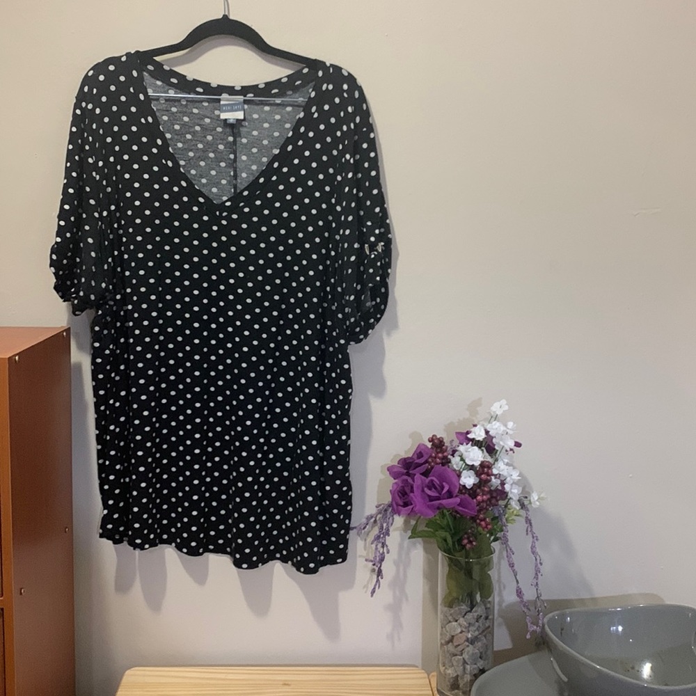 Blank and white v-neck top